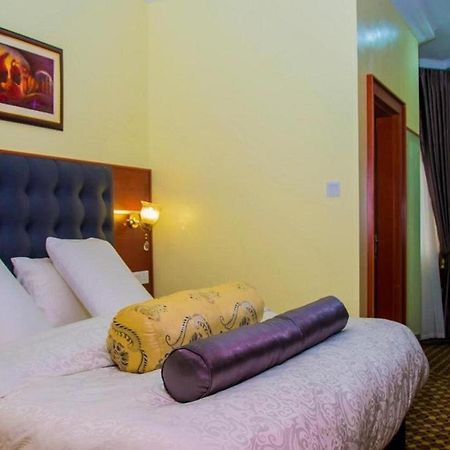 Esther Court Hotel Akure Exterior foto